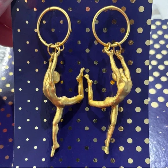 🧑🩰 Vintage Artisan Leaping Dancer Gold Hoop Drop Earrings 🧑🩰 - Picture 2 of 2